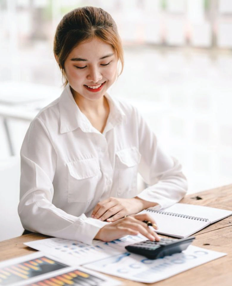 a-girl-sits-and-uses-calculator